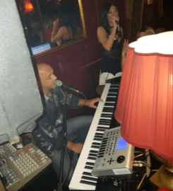 Queen piano bar