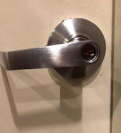 Discount Locksmith and Garage Doors inc