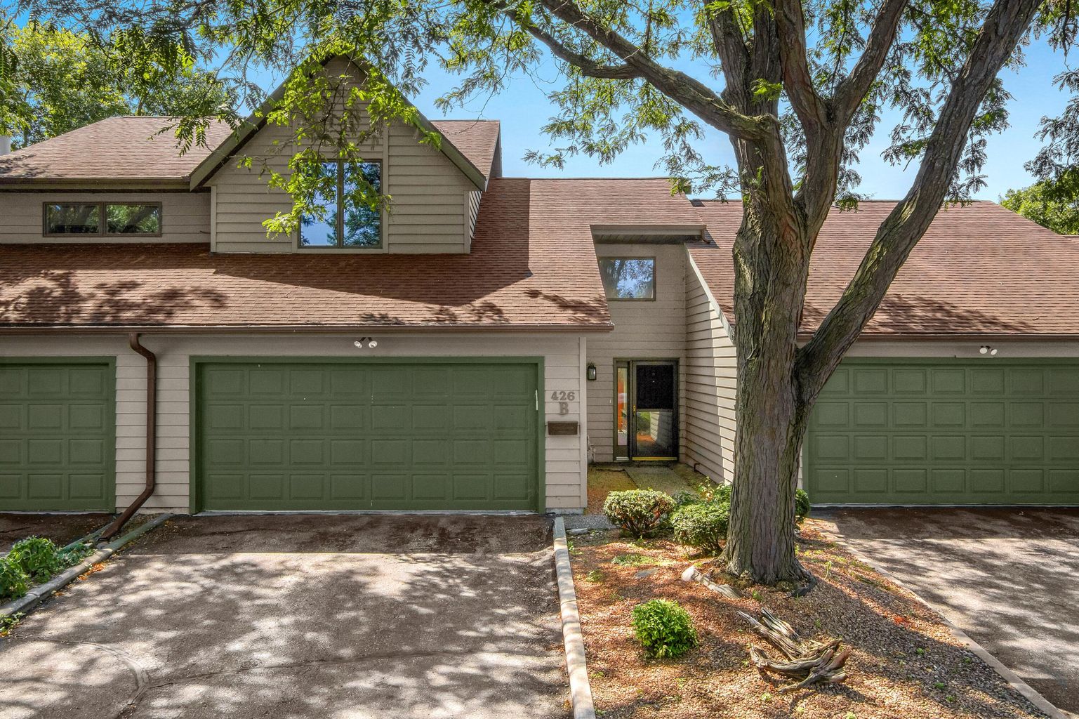 Raven Realty | Pursue Your Dreams Of Luxury Living