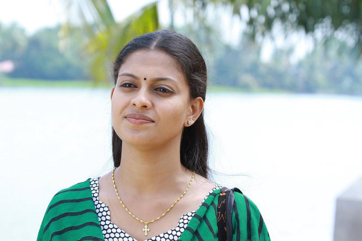 Anusree Nair Wears for a yellow Kanchipuram saree for a marriage!
