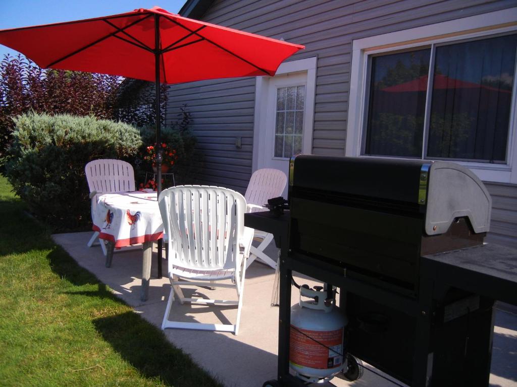 Duck Pond Bed & Breakfast Cottage