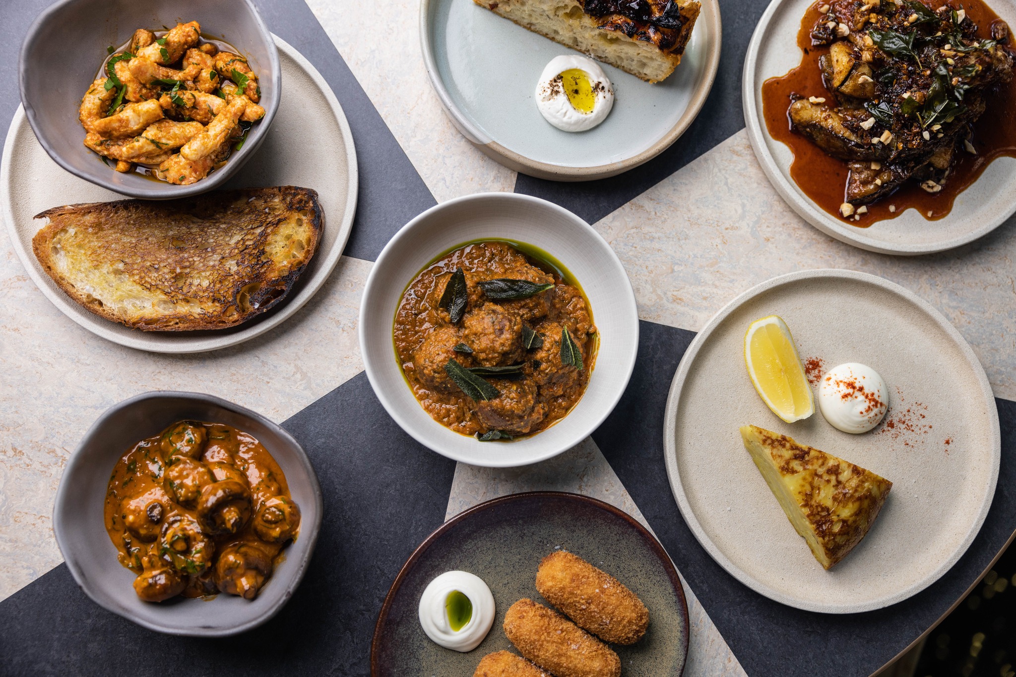 Alibi Bar & Dining