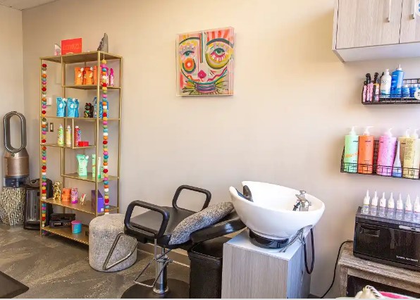 Sola Salon Studios – Northshore Andover