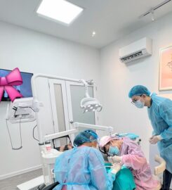 Dr Elaine Lim