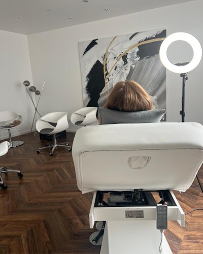 CAELISTIC – Botox, Hyaluron, Sculptra & Lippen aufsprit &hellip;