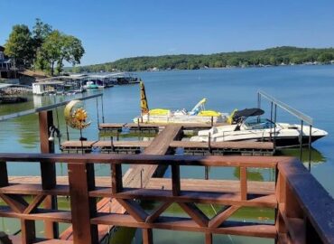 Moonies Resort Bar and Grill