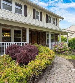 Erica Laquidara, Licensed Associate Real Estate Broker