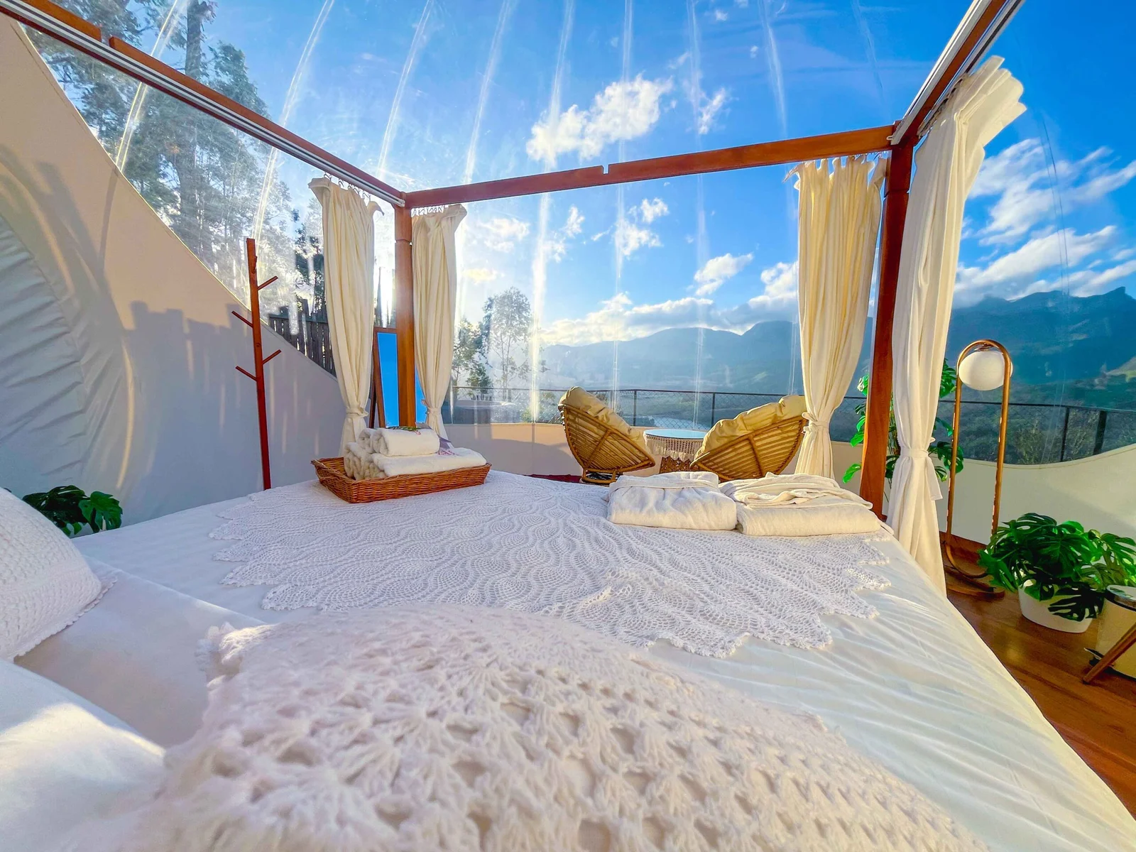 Best Honeymoon Resorts in Munnar | LuxeGlamp