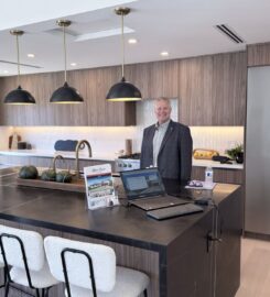 Brook Reynolds Realtor at JohnHart Real Estate