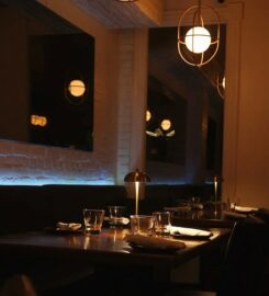 s o m e w h e r e dine bar