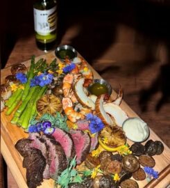 s o m e w h e r e dine bar