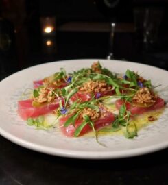 s o m e w h e r e dine bar