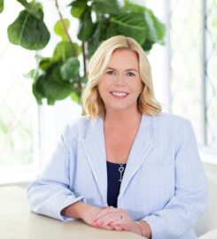 Holly Thompson, REALTOR | RE/MAX of Santa Clarita