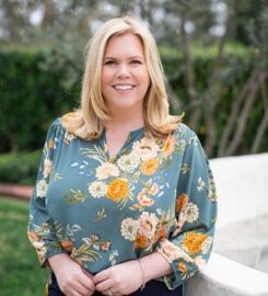 Holly Thompson, REALTOR | RE/MAX of Santa Clarita